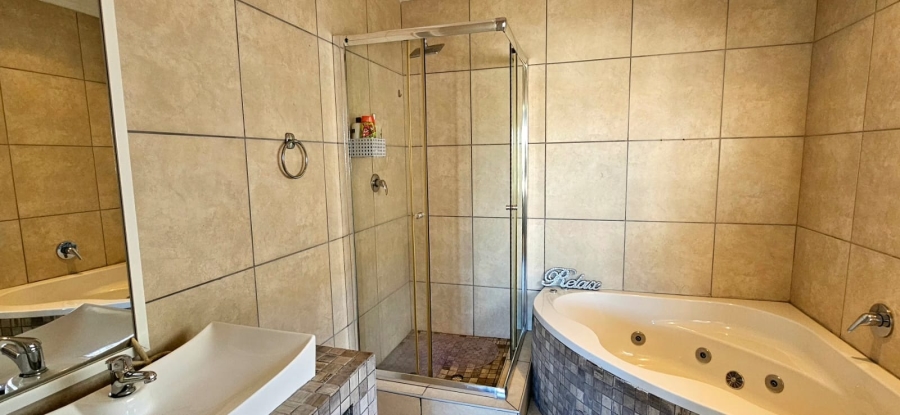 6 Bedroom Property for Sale in Franskraal Western Cape